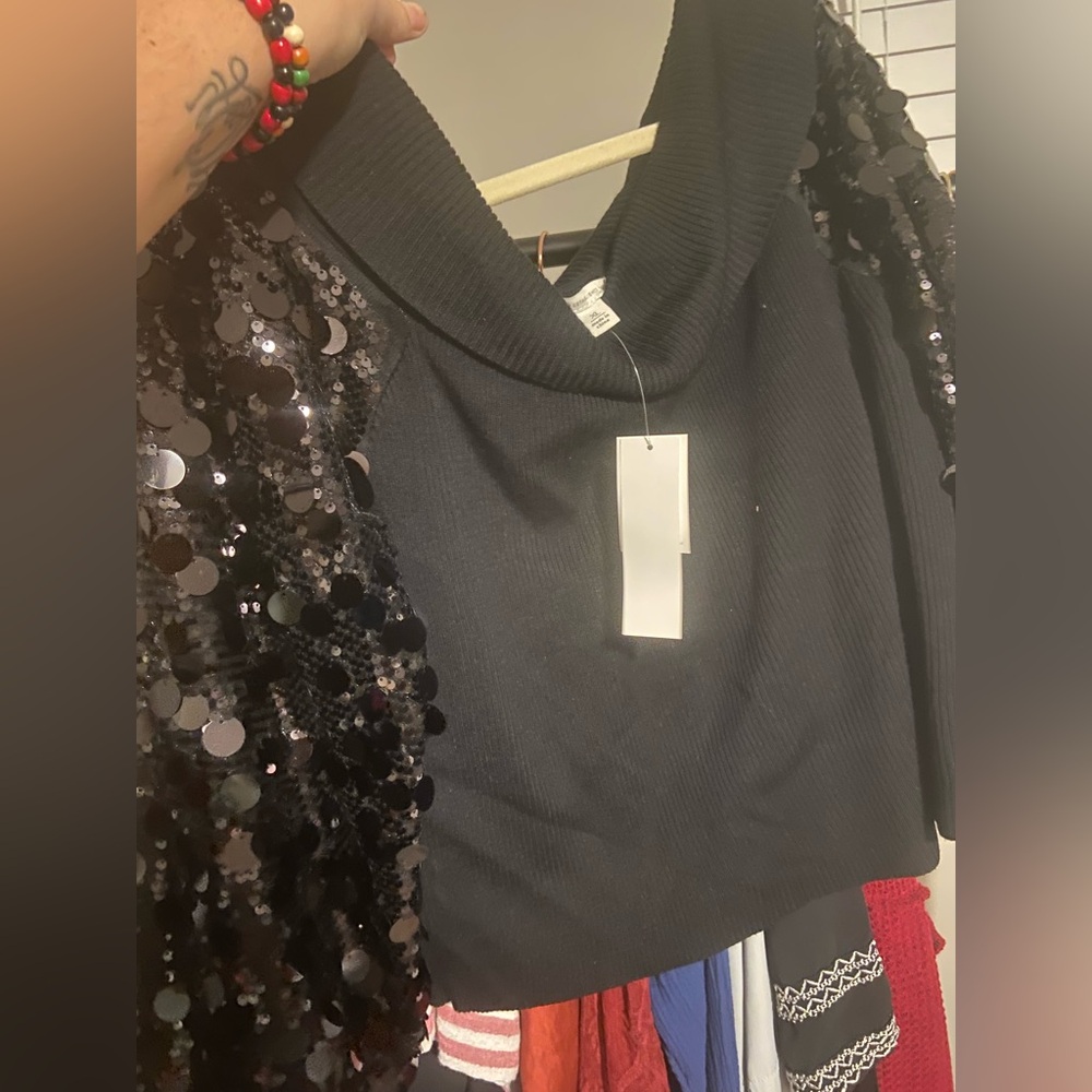 Black Sequin Sleeve Women's Top - Picture 4 of 4